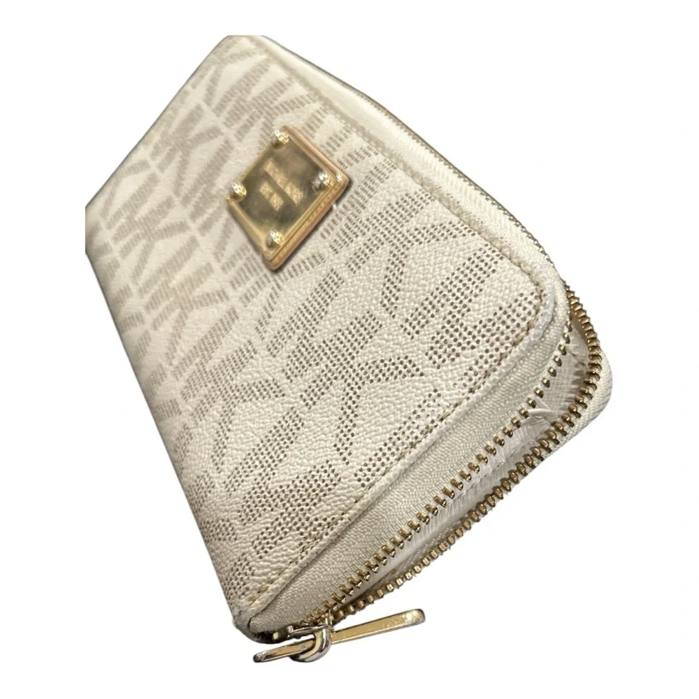 Michael Kors Jet Set Item Vanilla Zip Around Continental Wallet Vanilla